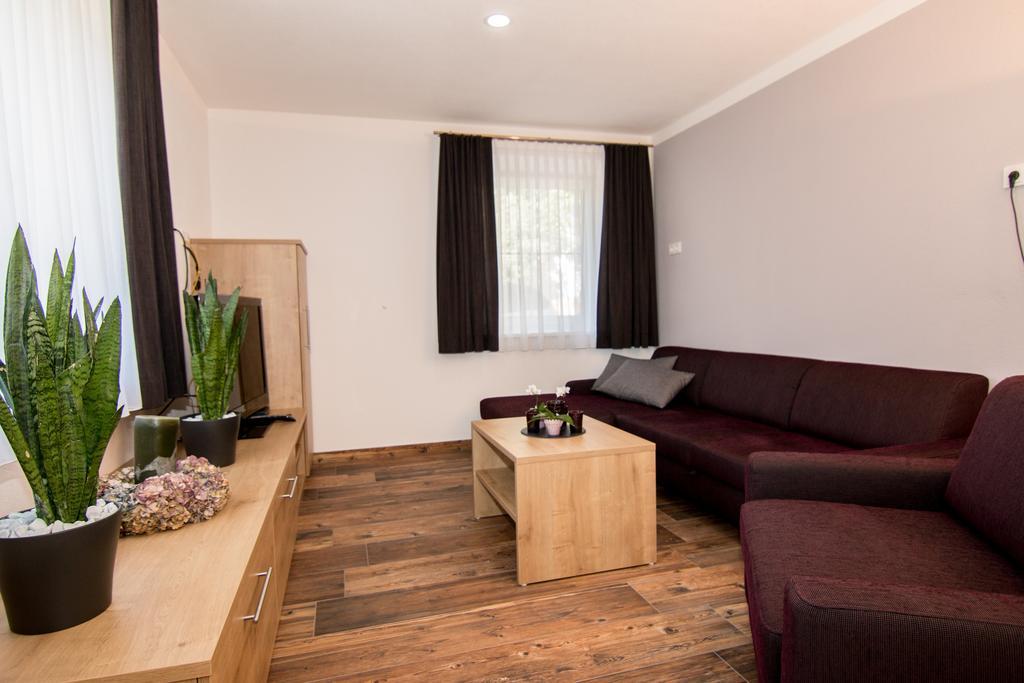 Haus Arnold - Privatzimmer Und Ferienwohnungen Sillian Eksteriør bilde